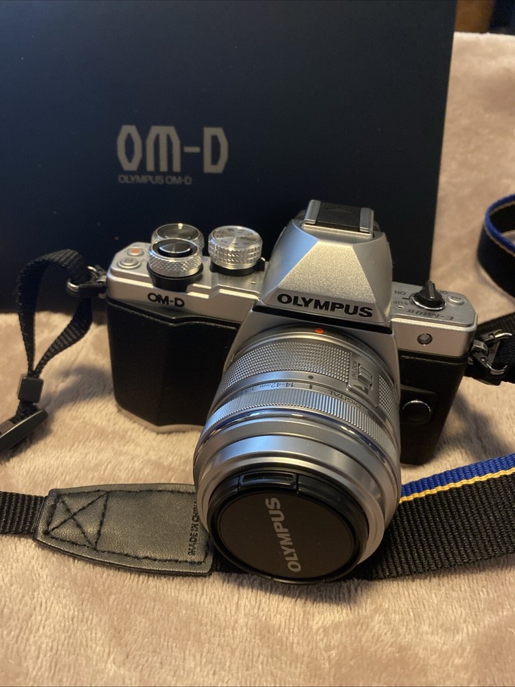 Olympus OM-D E-M10 Mark II Camera