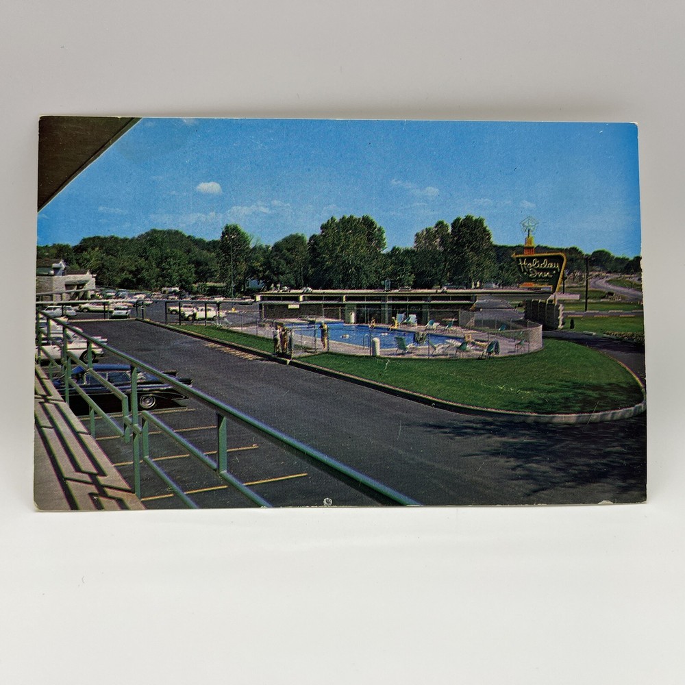 Vintage Postcard Holiday Inn Valparaiso, Indiana