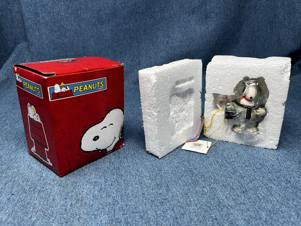 Peanuts Astronaut Snoopy Snow Globe Westland Giftware MIB
