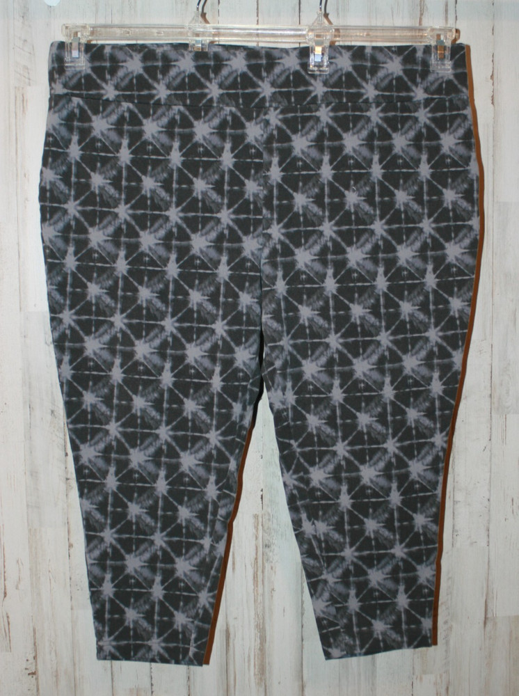 Terra & Sky Capri Leggings Women's size 3x (24W-26W)