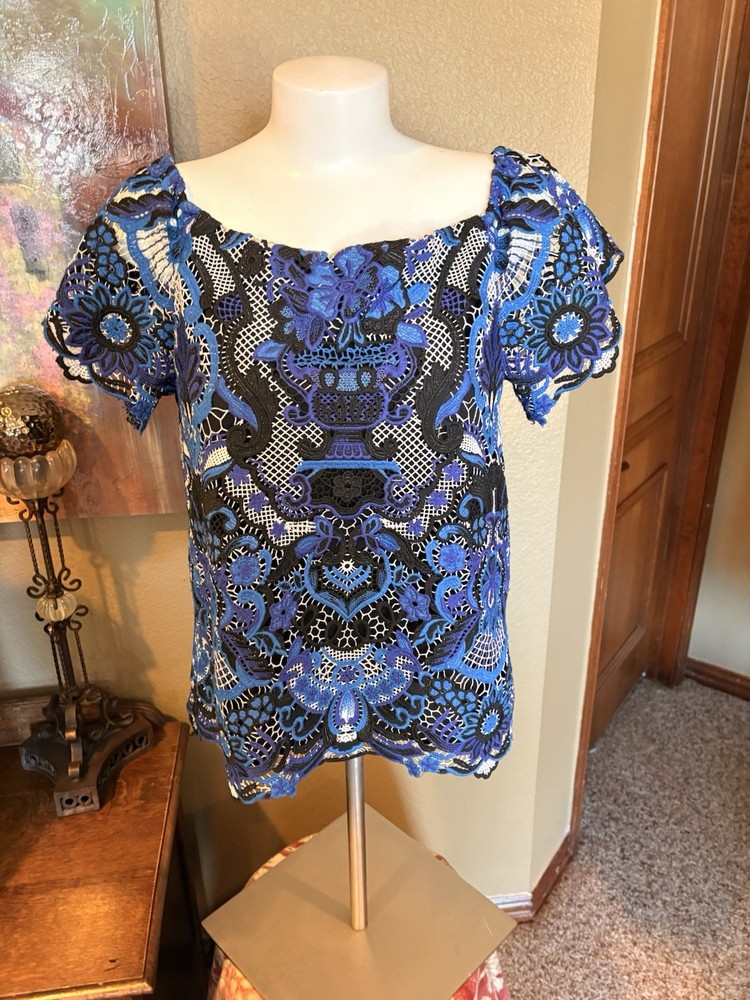 Beautiful Embroidered Alice + Olivia Blouse Inside Lining (M)