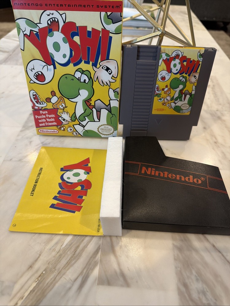 Yoshi NES 1992 Complete CIB Box Manual Near Mint