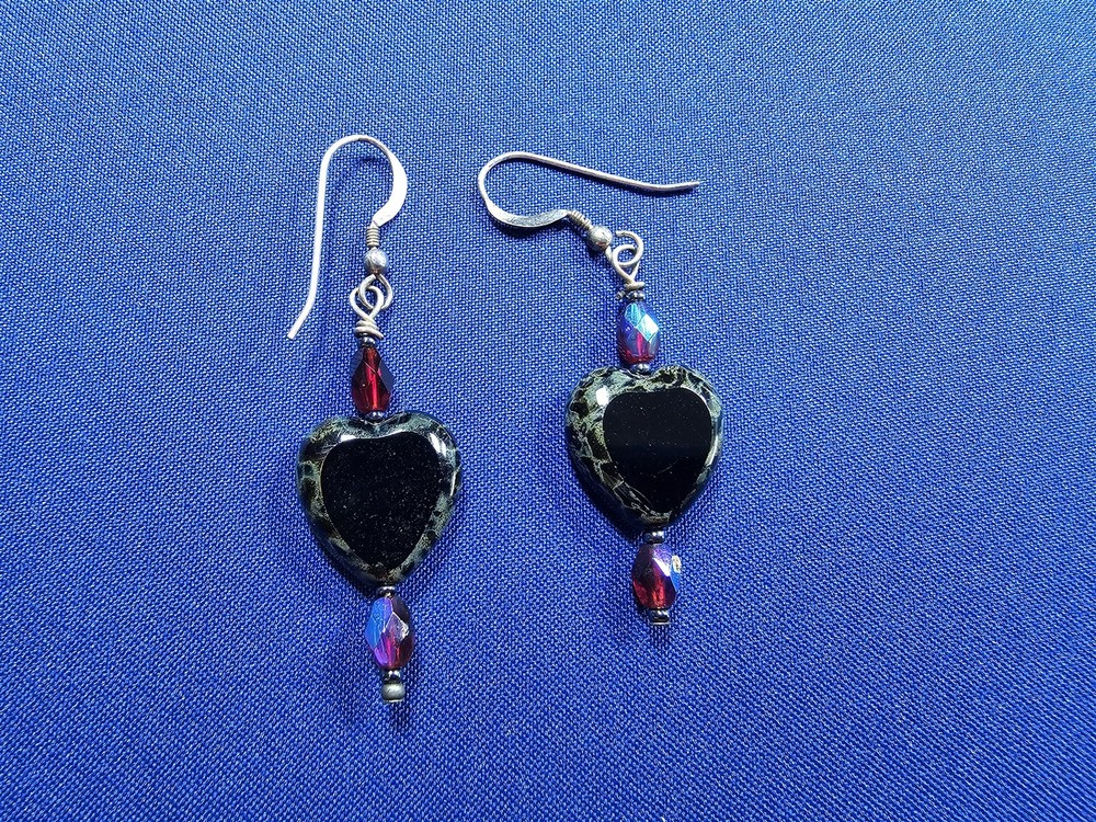 Grandma Grabe's Beautiful Vintage 925 Sterling Silver Onyx Heart 4.85G Earrings