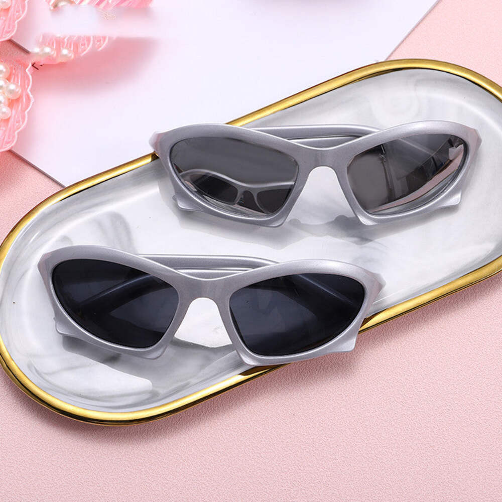 Retro Geometric Sunglasses: Trendy Street Style UV400 Protection for Sports, Fas