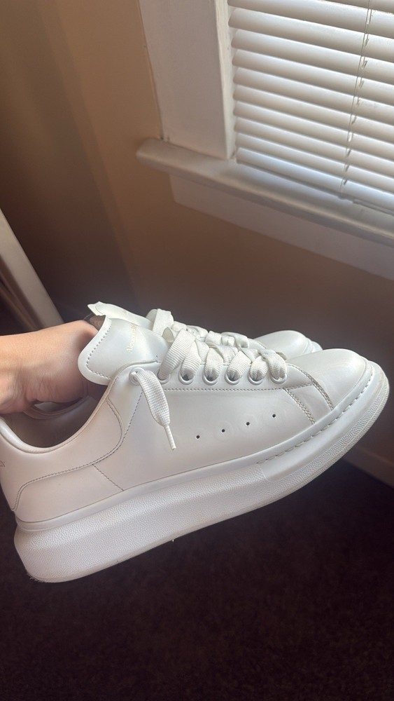 Alexander McQueen Oversized White Leather Logo Sneakers Men’s EU 42.5 Lace Up