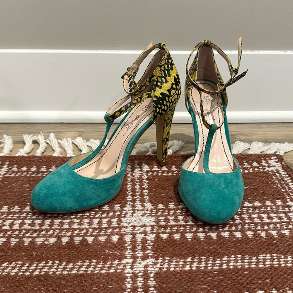 Allen Schwartz ABS T-Strap Suede Heels Size 9 Women's Shoes-image
