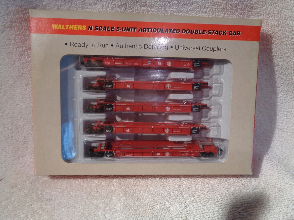 Mint Walthers 932-8102 305' Thrall 5 unit Double Stack Car Santa Fe N scale