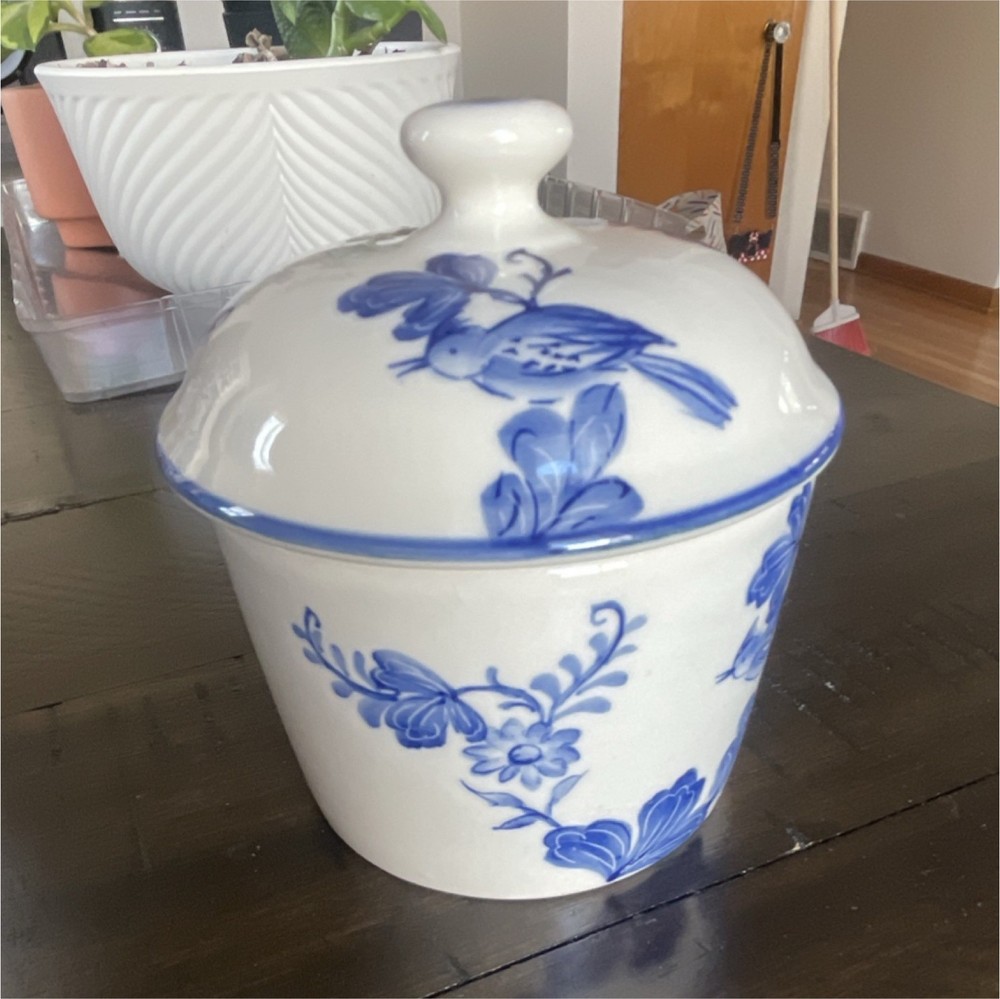 Williamsburg Blue Floral Bird Ceramic Canister With Lid, Small, 4x3.5x4in