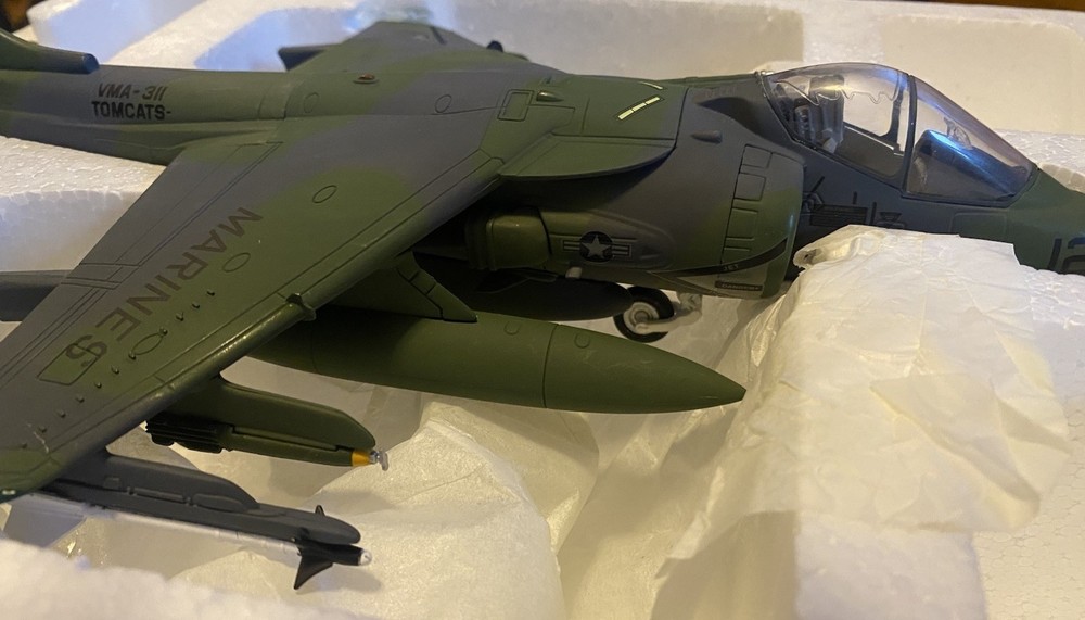 Armour 98052 AV8-B Harrier US Marines (USED DISPLAYED) 1/48
