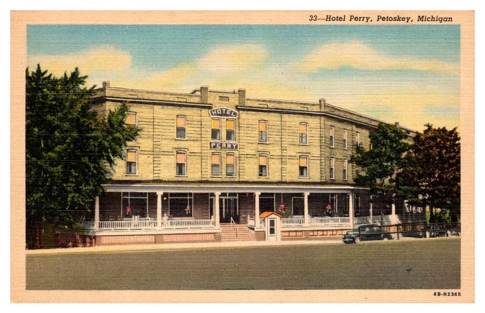 1940s Street View Hotel Perry Petoskey Michigan Vintage Postcard