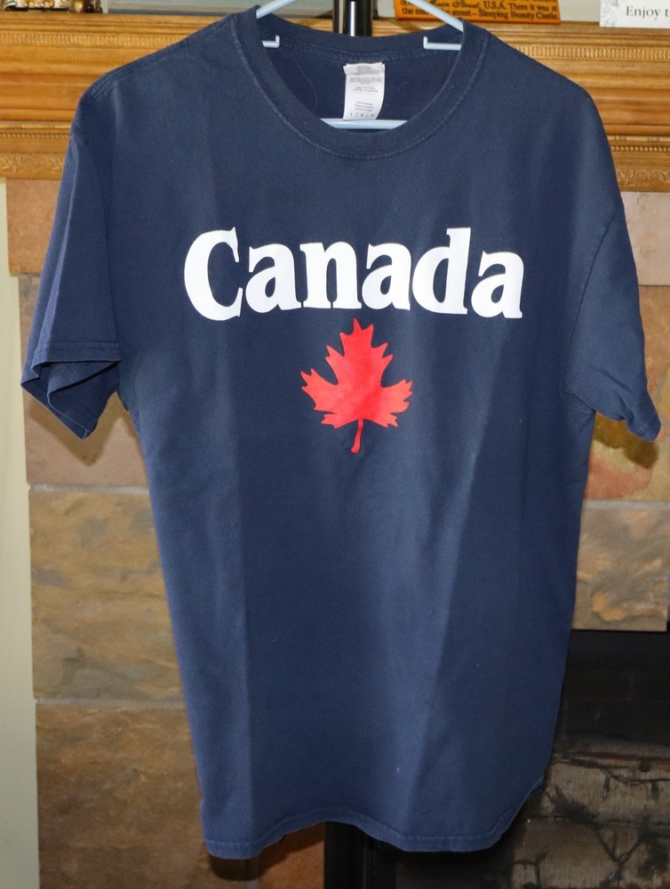 Vintage Retro Canadian Maple Leaf Canada Flag Unisex T-Shirt Size Large