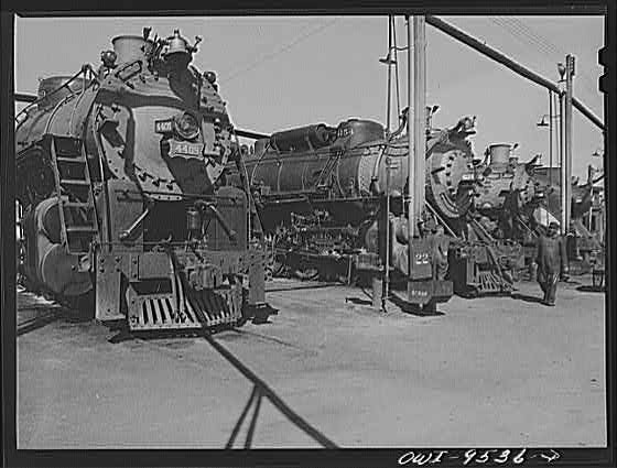 Photo:Tulsa, Oklahoma. Engines at the roundhouse at the Frisco railroad]