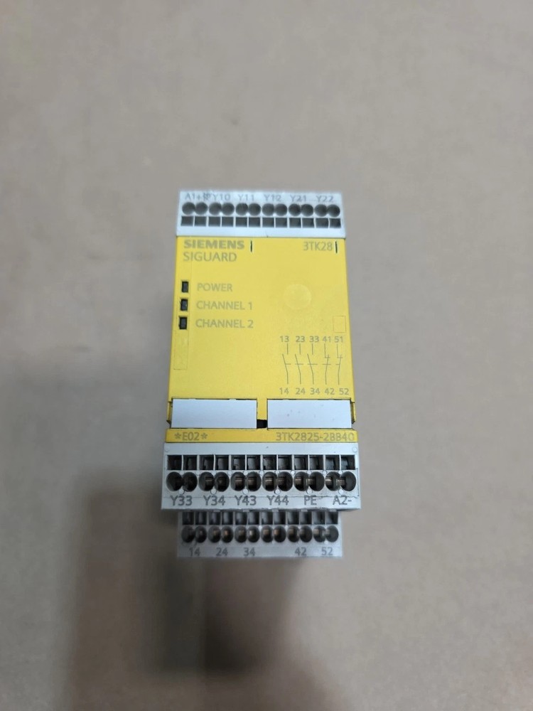 Siemens 3TK2825-2BB40 Safety Relay