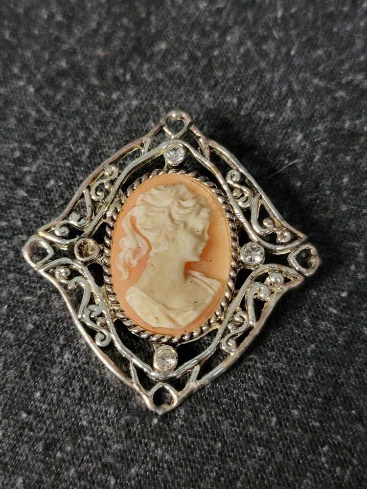 VTG AAI Faux Cameo Silvertone with Rhinestone Accent Brooch
