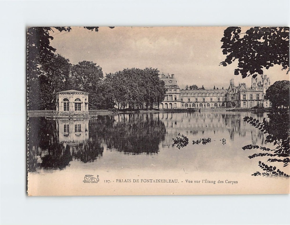 Postcard Château de Fontainebleau and the Étang des Carpes France