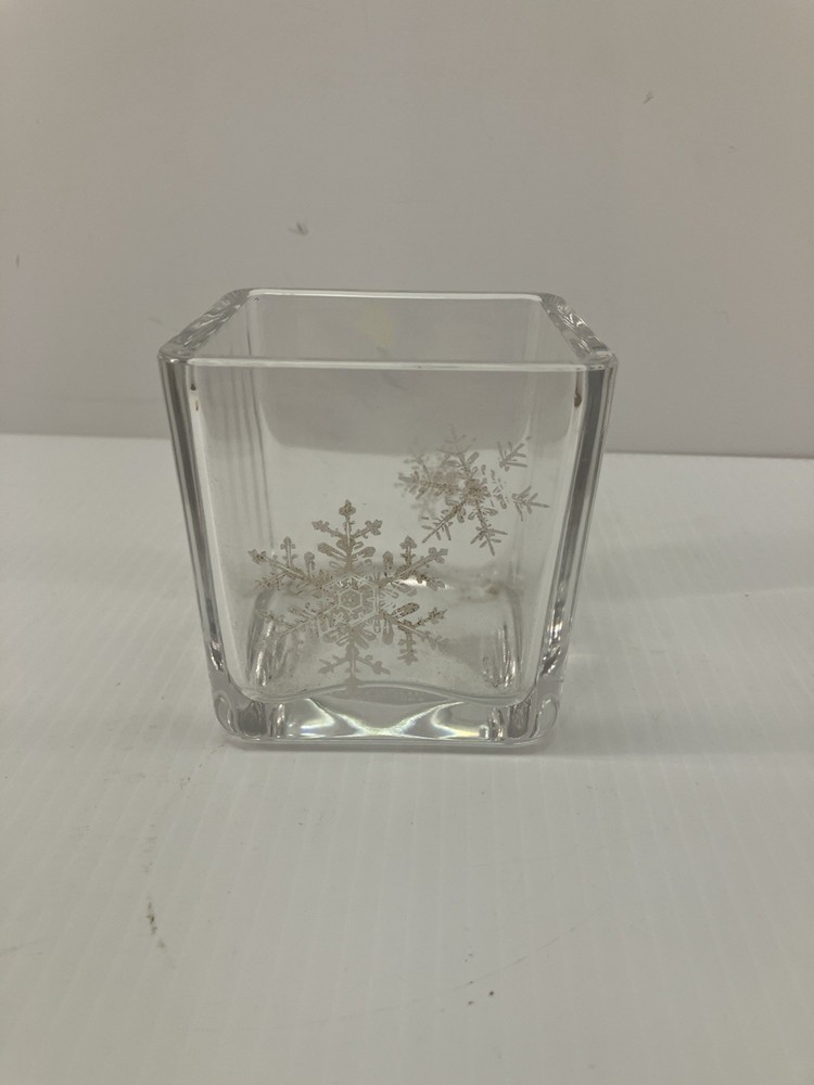 Avon Happy Holidays 1984 Snowflake Glass Holder Candle Dish