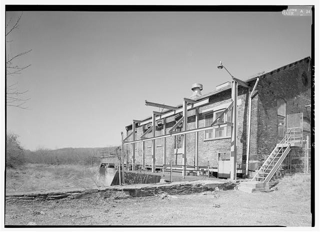 6. VIEW POWER PLANT BUILDING LOOKING NORTHWEST. DRY CANAL BED LEFT. - Potomac