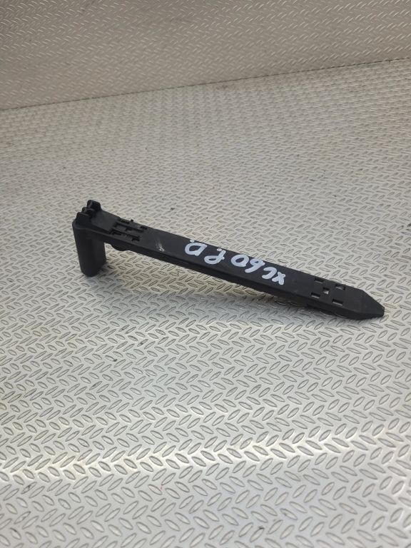 2012 Volvo XC60 Right Front Headlight Bracket 30763154 SVJ16273