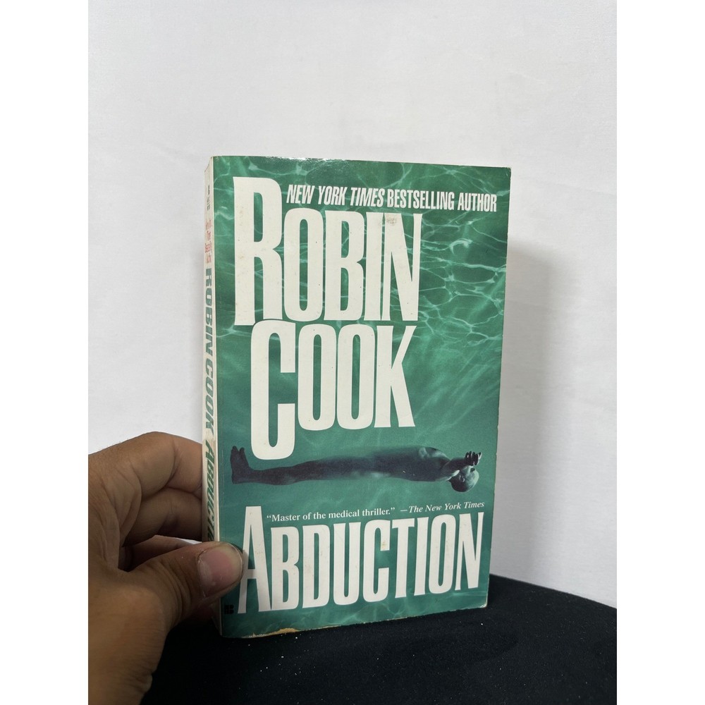 Abduction Robin Cook Medical Thriller Berkley Fiction Mass Market Paperback Book