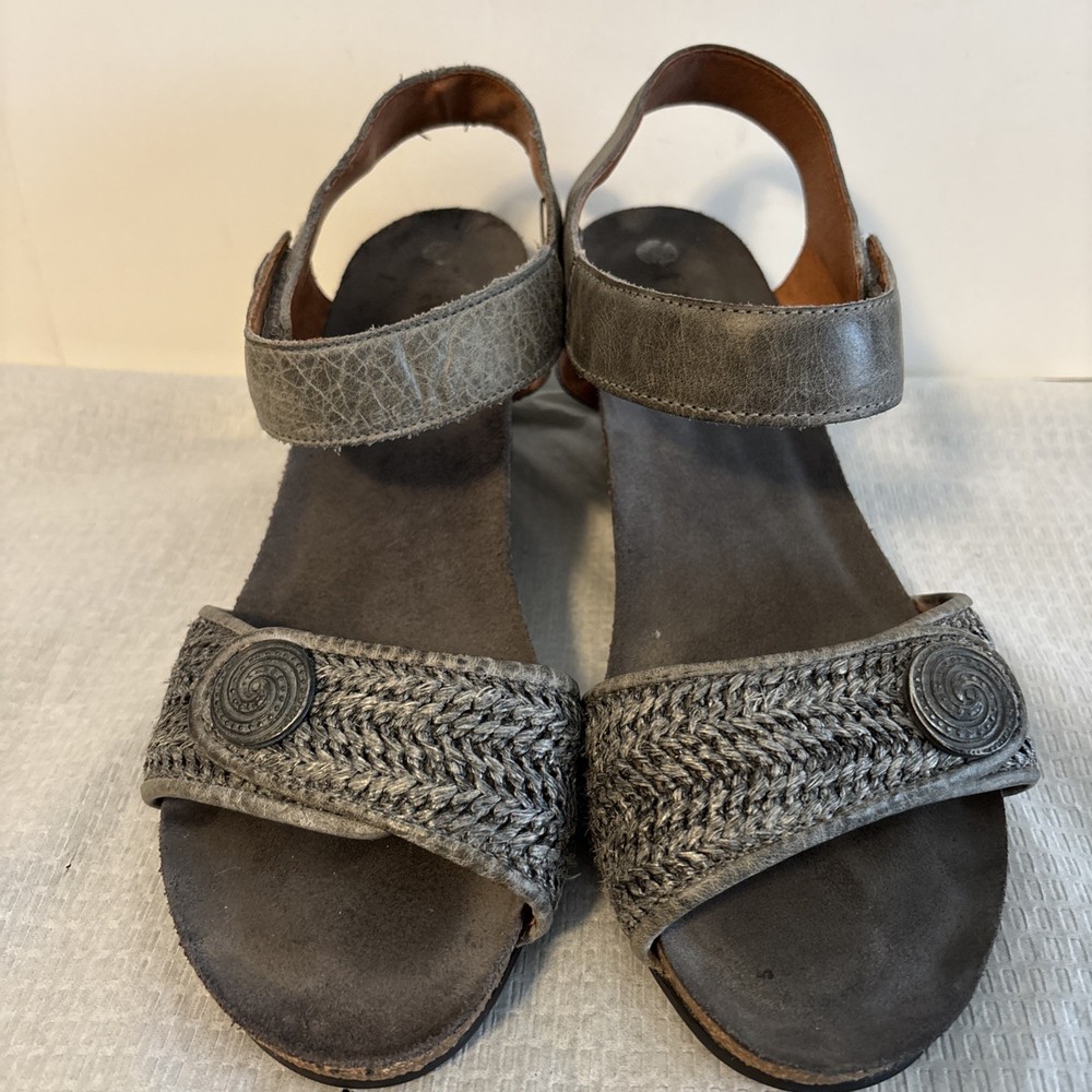 Taos Womens Carousel 3 Wedge Heel Sandals Size 40 US Size 9.5-10 Gray Leather