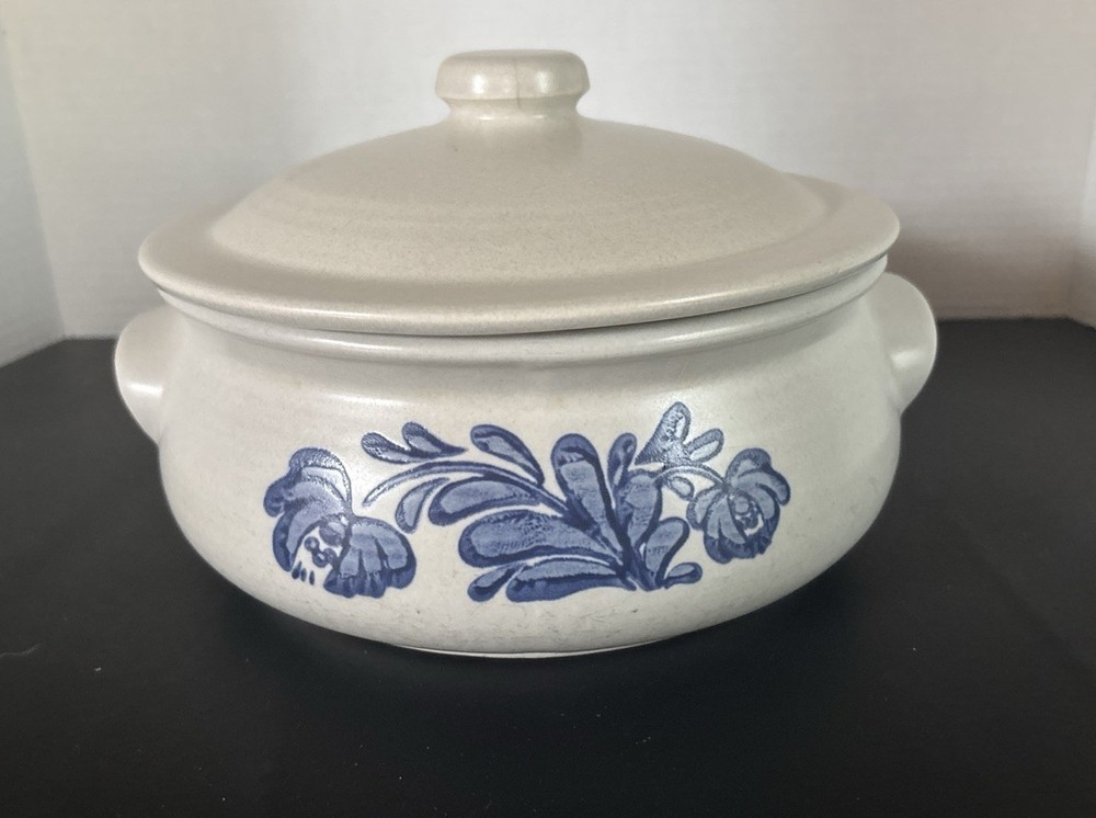 Pfaltzgraff USA Yorktowne 305Y Individual Casserole/Chowder Bowl with Lid