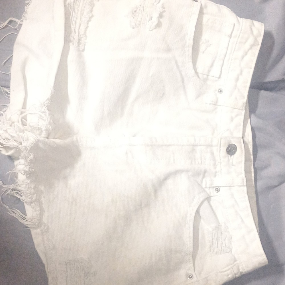 Wild Fable Women's Distressed Cut Off Denim Shorts Fringe White Size 6 Cotton