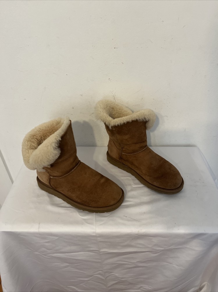 UGG Australia Bailey Button Suede Sheepskin Boots 5803 Womens Sz 6