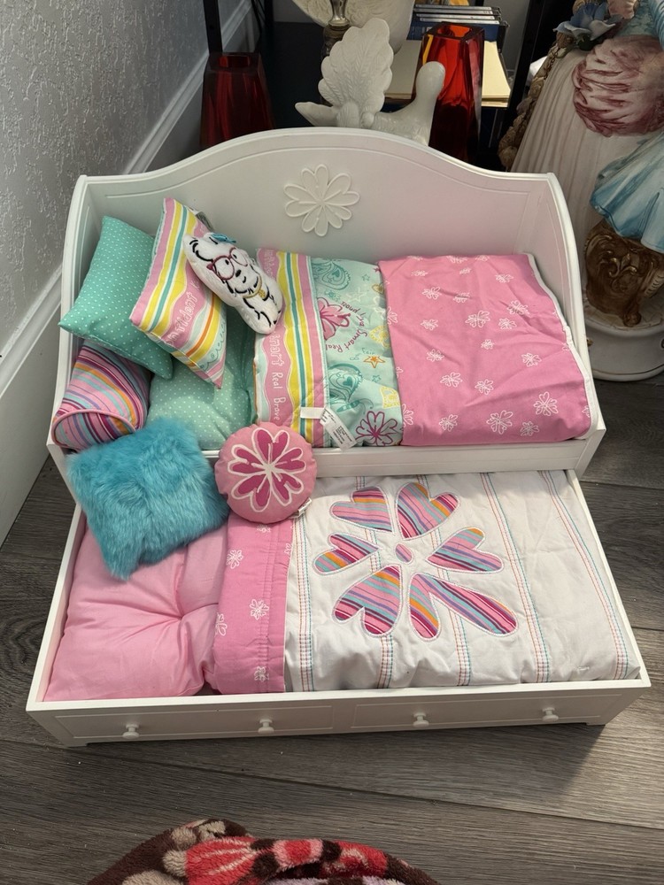 Retired American Girl Doll Dreamy Daybed With Mattresses And Bedding