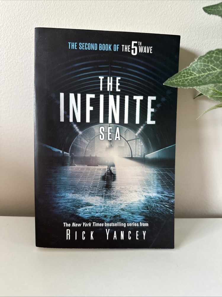 Infinite Sea :  Book  2 of the 5th Wave by Rick Yancey (2015, Trade Paperback)