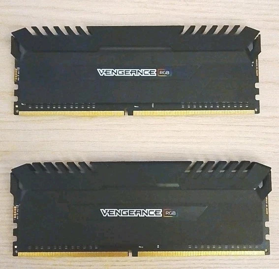 Corsair CMW16GX4M2C3200C16 3200 MHz RGB 16GB DDR4 SDRAM - Black