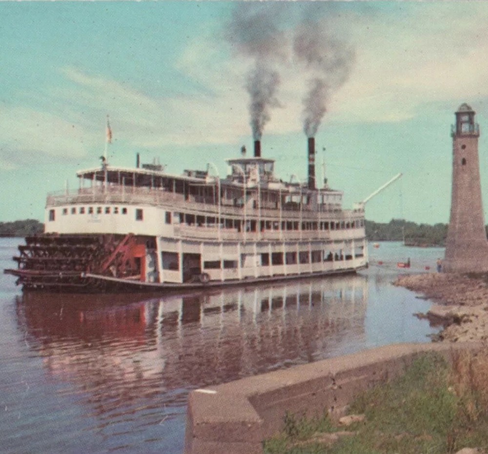 Excursion on the Mississippi River Clinton Iowa 1950s Vintage Postcard Unposted