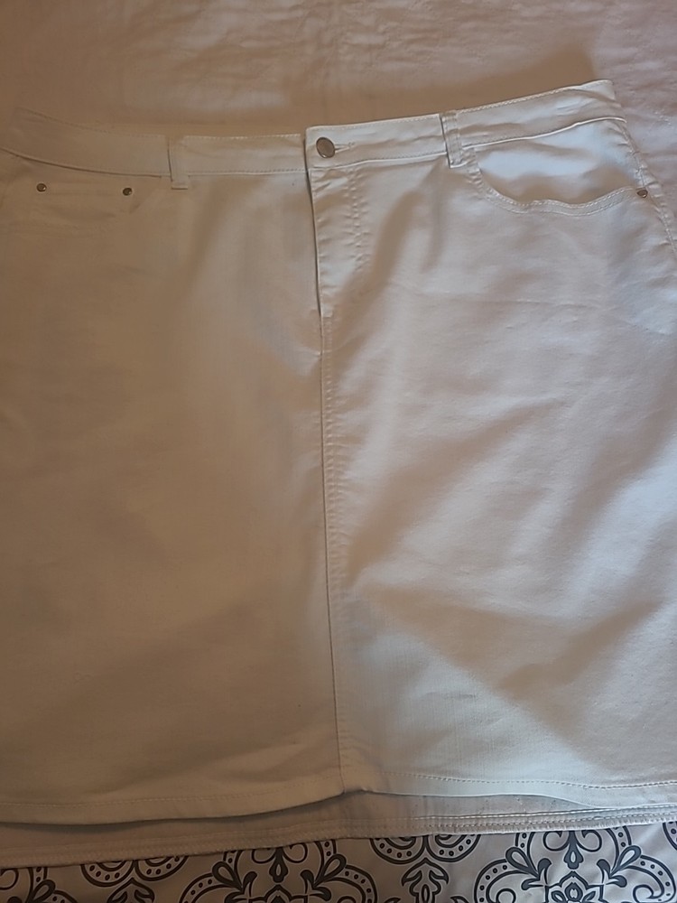 Jaclyn Smith White Lined Straight Skirt Size 18 Knee Length Women's