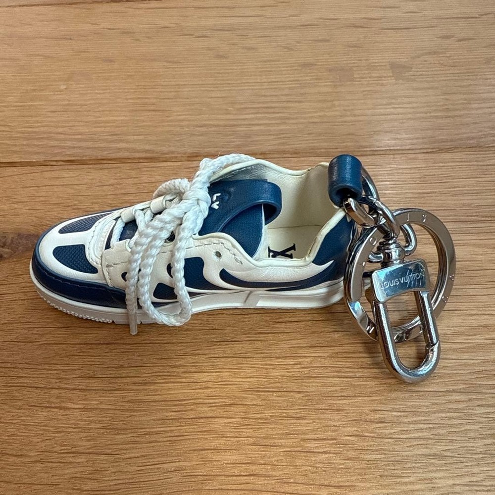 Louis Vuitton Sneaker Bag Charm Keyring Key Holder White Navy Silver from Japan