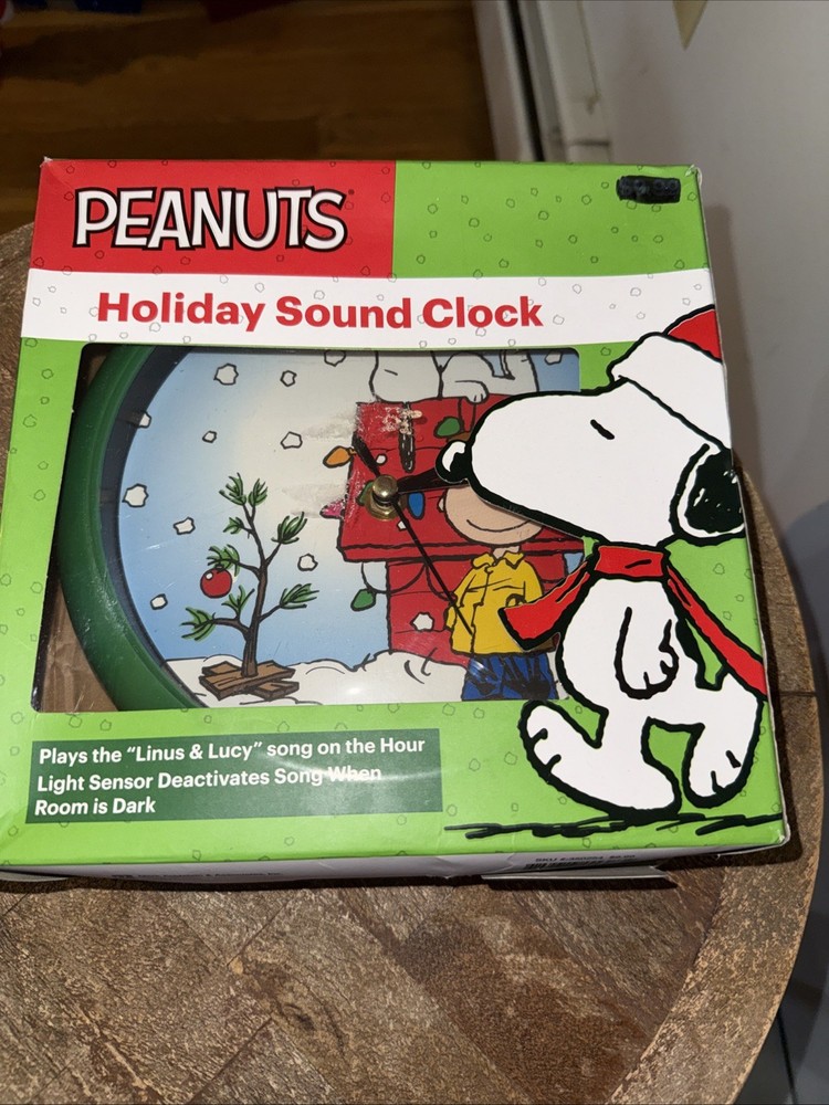 2010 Peanuts Charlie Brown Snoopy Christmas Musical Clock 8.5” Tested Works NIB
