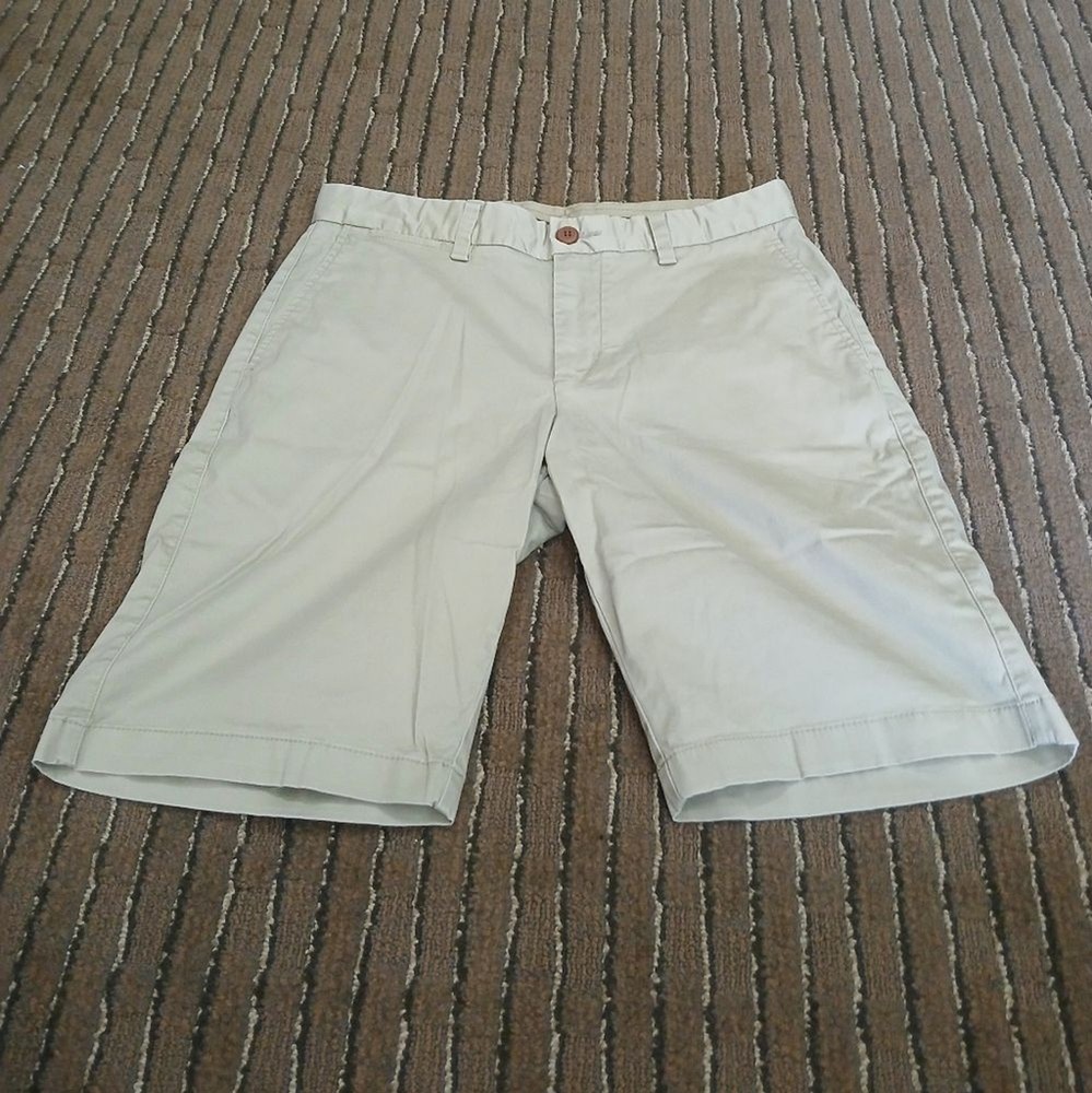 Tommy Bahama Flat Front Tan Chino Shorts Men's Size 30 Beach Preppy Vacation