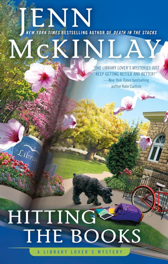 Hitting the Books (A Library Lover's Mystery) by McKinlay