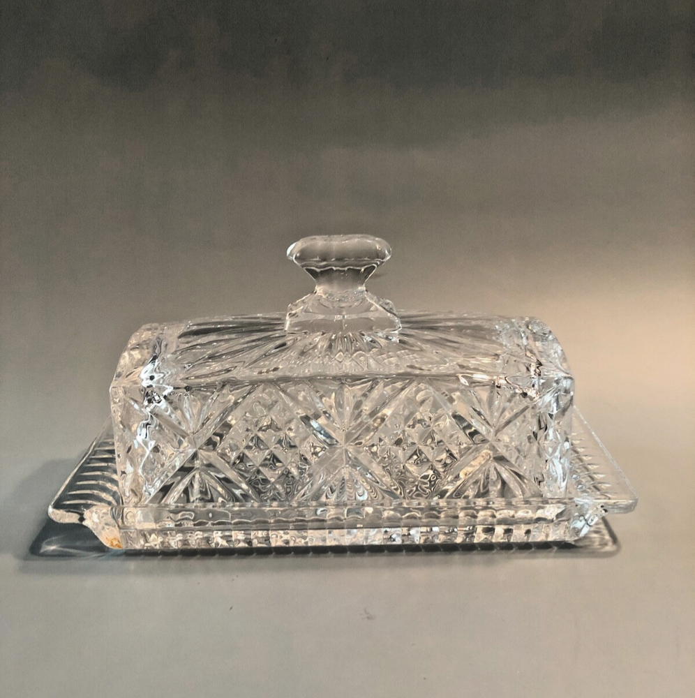 Godinger Dublin Crystal Covered Butter Dish in Excellent Condition  