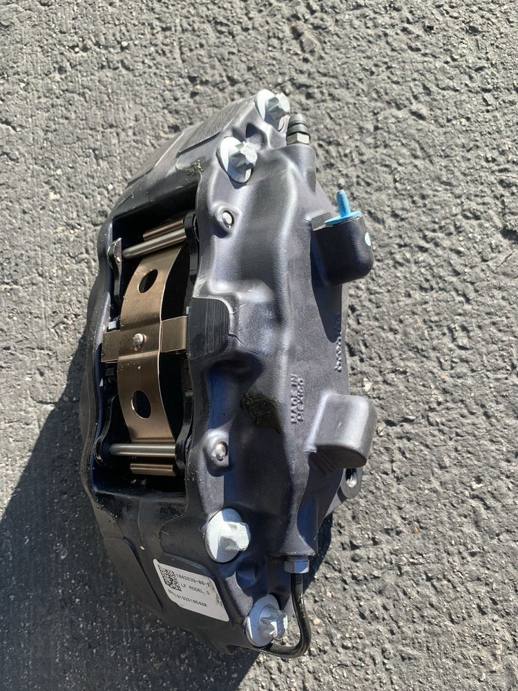 OEM 2016 - 2020 Tesla Model S Front Left Brembo Brake Caliper 1042639-00-E