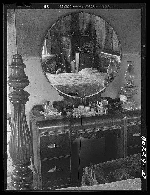 Photo:1930s Bedroom Vanity Dresser Mirror Lamp Interior Home Decor