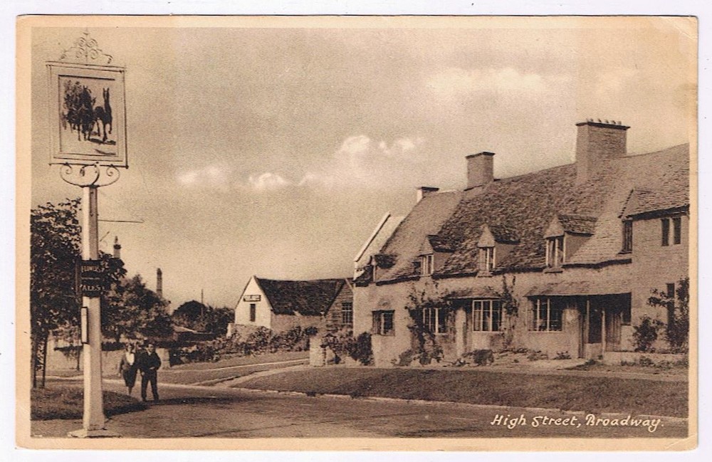 Postcard High Street Broadway Worcestershire England UK