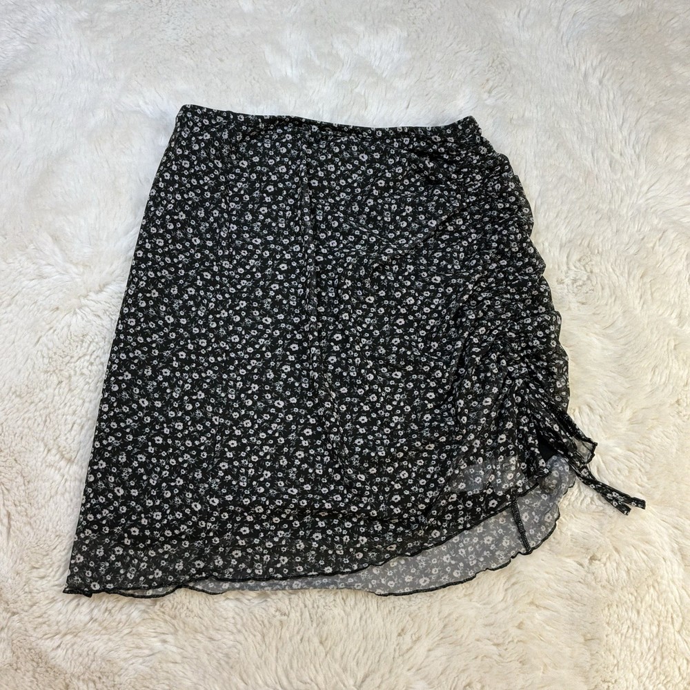 Hollister Ultra High Rise Black Floral Mini Skirt Women’s M Y2K Spring Preppy
