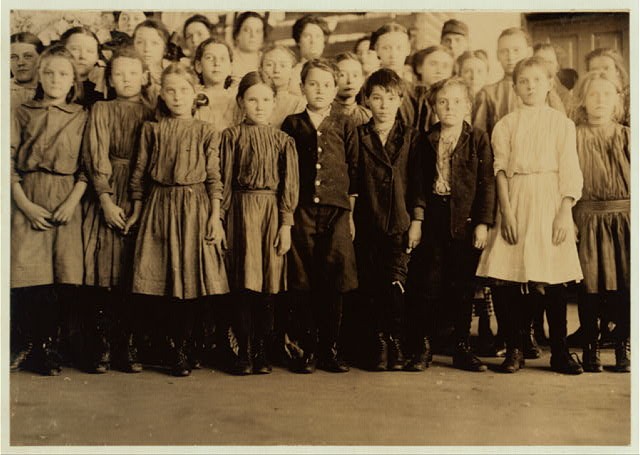 Photo:Loudon Tennessee Hosiery Mills Loopers Group Photo 1910 Workers