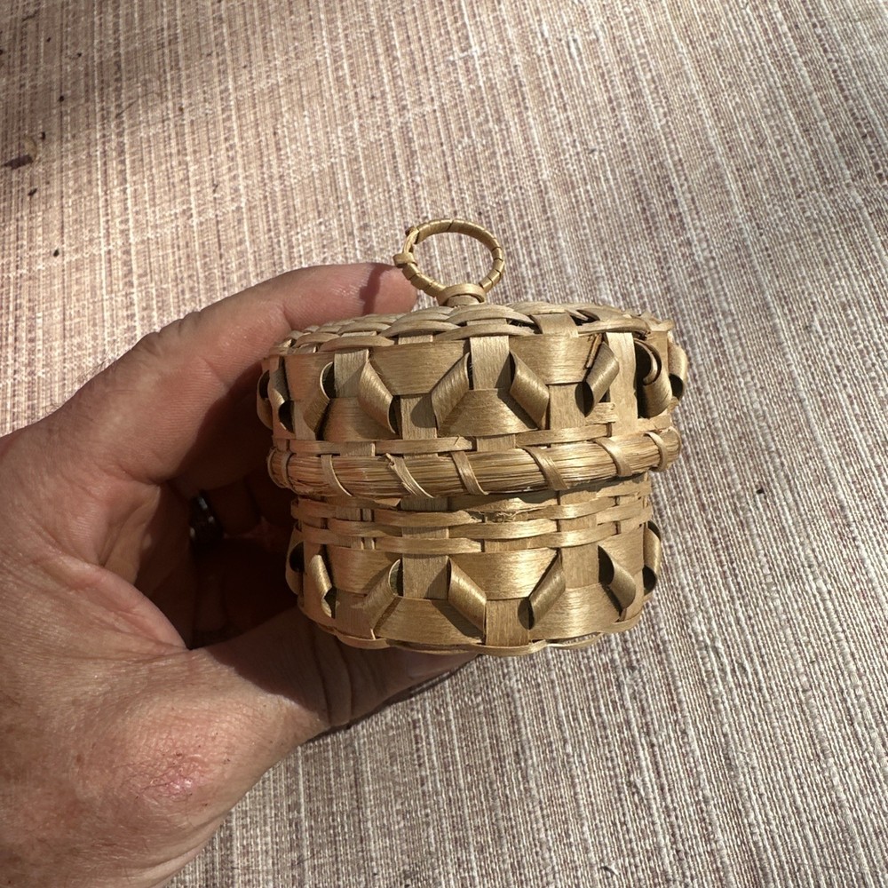 Miniature American Lidded Basket Trinket Cabin Decor Curly Pattern Maine?