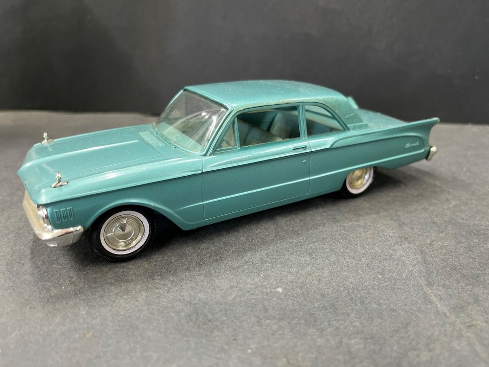 C19 AMT 1961 Mercury Comet Sedan Coupe vintage Promo model car 1/25 McM