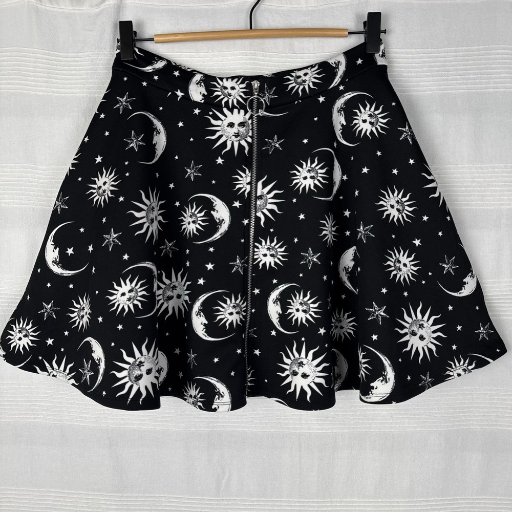 Hot Topic Medium Skater Skirt Black White Sun Moon Stars Zip Ring Pull Celestial