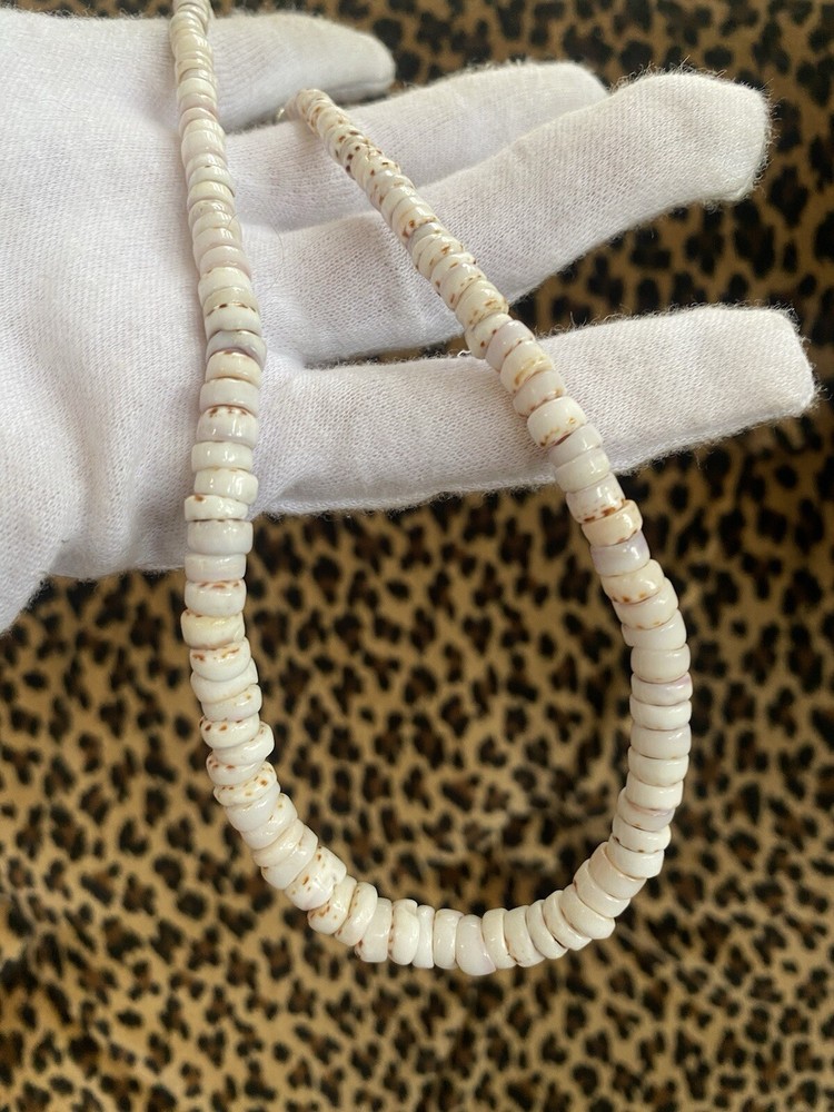 Vintage Hawaiian PUKA Bead  Shell Graduated Surfer Necklace Barrel Clasp 16.5 in