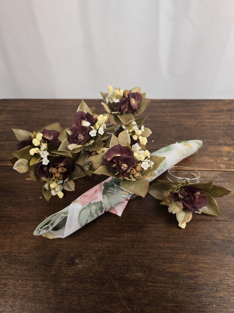 Set Of 8 Burgundy Floral Napkin Ring Holders Event Parties Spring Summer Fall