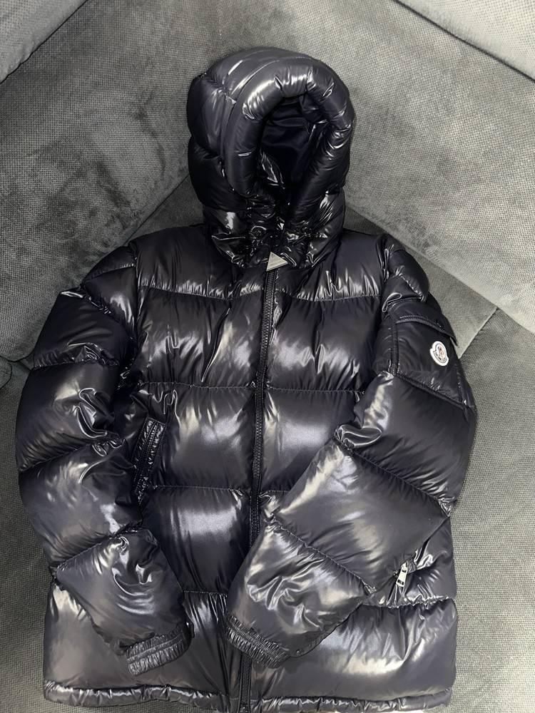 Moncler Ecrins Short Down Jacket in Size 4 for Women