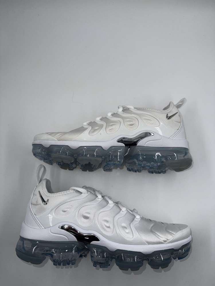 Nike Air VaporMax Plus White Metallic Silver Chrome Women's Size 7 FQ8895-100