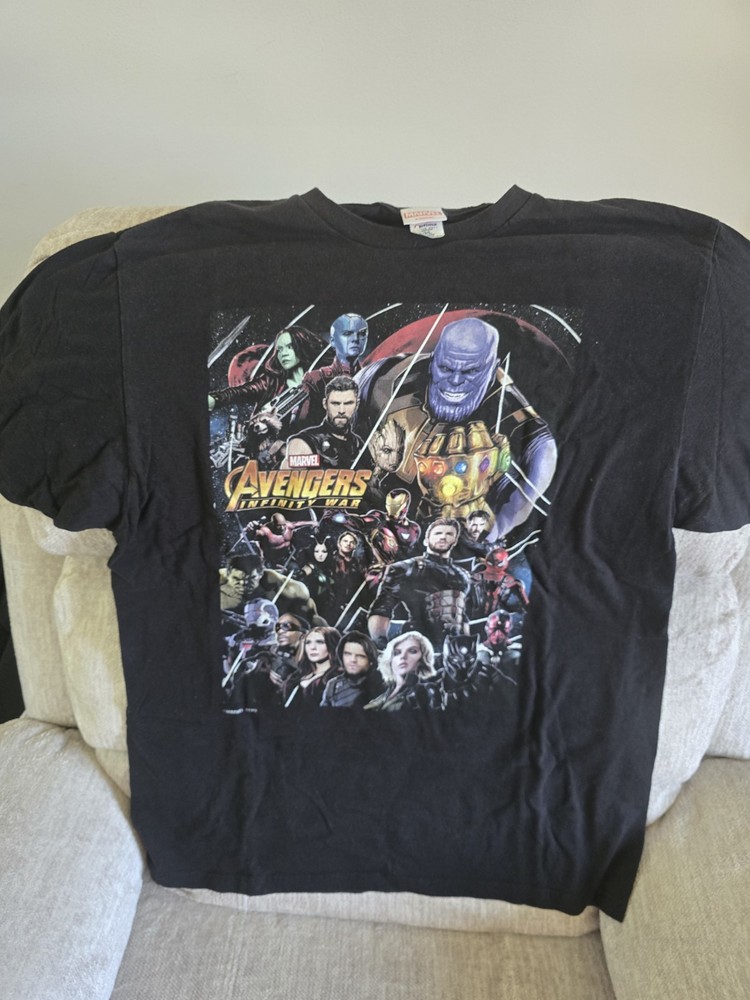Marvel Avengers Infinity War Thanos Gauntlet Black T-Shirt LARGE